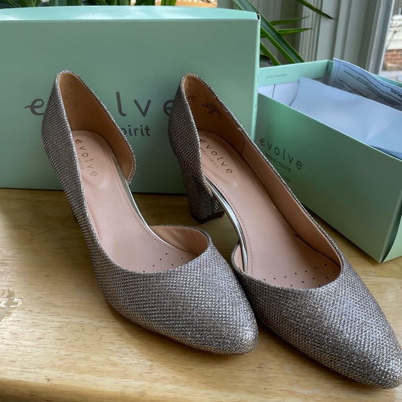 Evolve Juliet Dress Pumps, Size 9.5, Like New/Never Worn - Picture 2 of 4